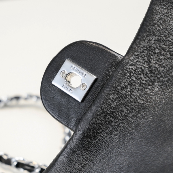 シャネルバッグ角部分ディテール